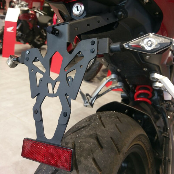 V Partiju numura zīmes turētājs Black Honda CB125R/300R C8-SPH031