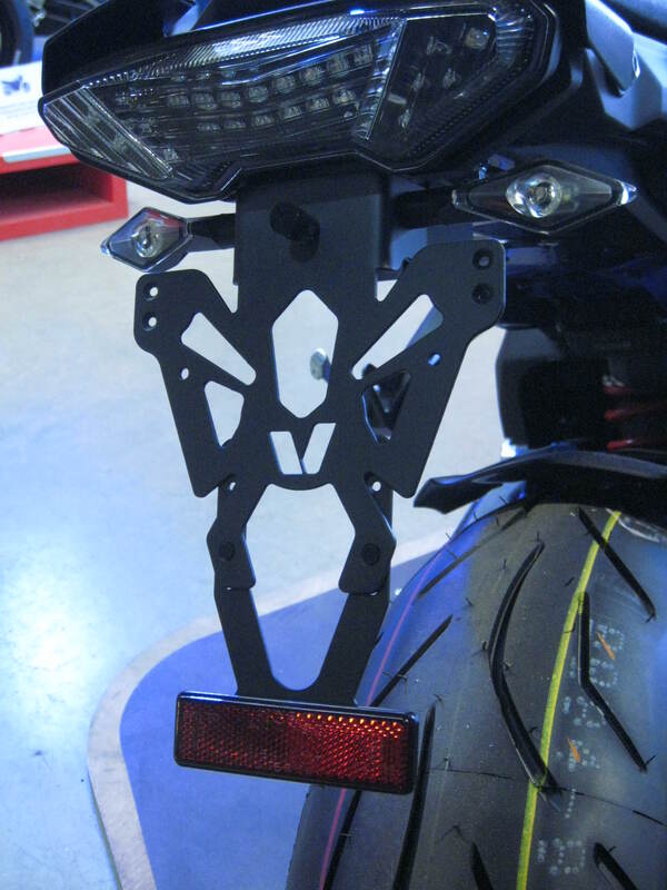 V Partiju numura zīmes turētājs melnais yamaha MT-09/MT-10 C8-PY020