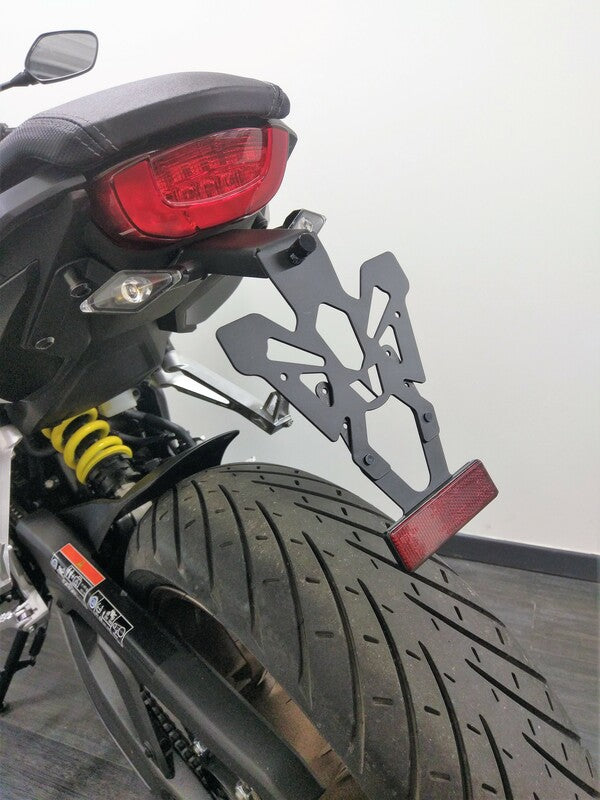 V DALYS VALDYMO LAIKO LAIKOMIS Juodoji „Honda CB650R C8-SPH033
