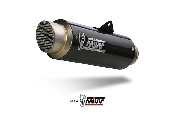 Närbild på MIVV GP PRO Full Exhaust System 00.73.Y.045.L2P med kolfiberfinish, designad för Yamaha MT-07 och prestandaoptimering.