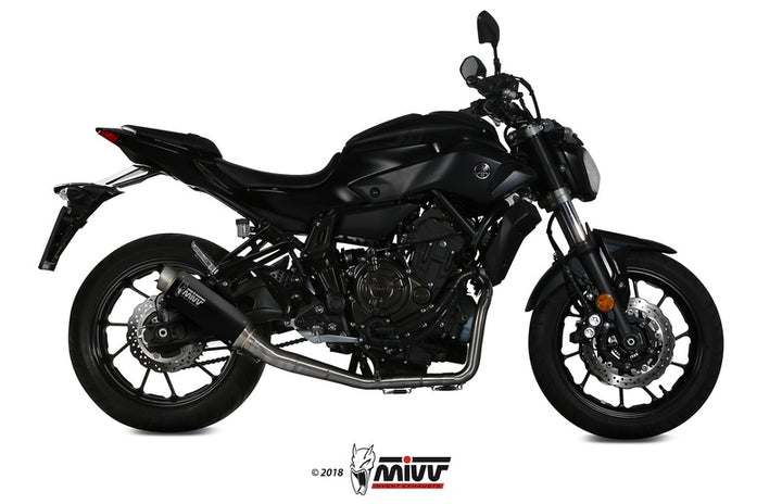 MIVV GP PRO Full Exhaust System monterat på Yamaha MT-07 00.73.Y.045.LXBP, visat från sidan. Perfekt för motorcykeltillbehör och reservdelar.