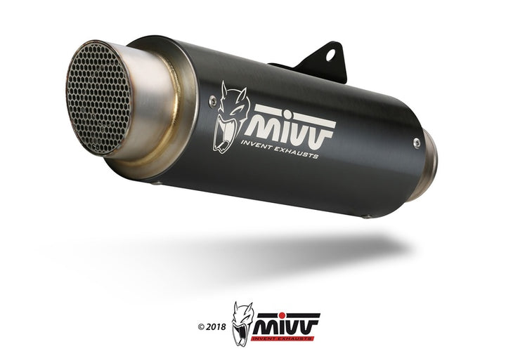 Närbild av MIVV GP PRO Full Exhaust System 00.73.Y.045.LXBP med svart finish och MIVV-logotyp, idealisk för Yamaha MT-07 tillbehör.