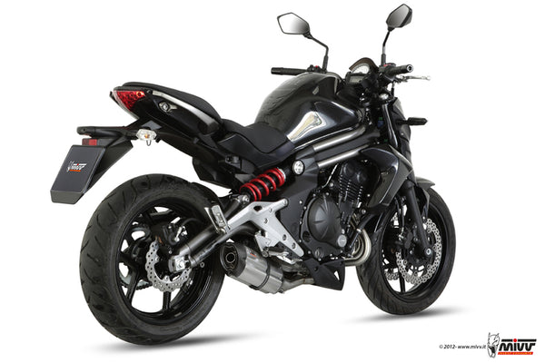 MIVV Suono Full Exhaust System monterat på Kawasaki ER-6N K.029.L7, visat bakifrån med sportig design och kolfiberljuddämpare.