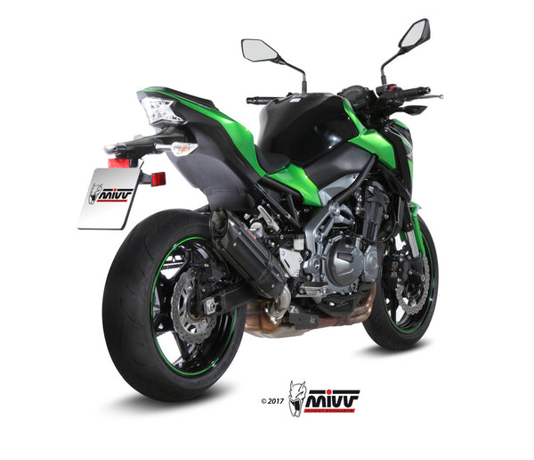 MIVV Suono Black Stainless Steel Carbon End Cap monterad på Kawasaki Z900 K.045.L9, bakifrån med sportig design och hög prestanda.