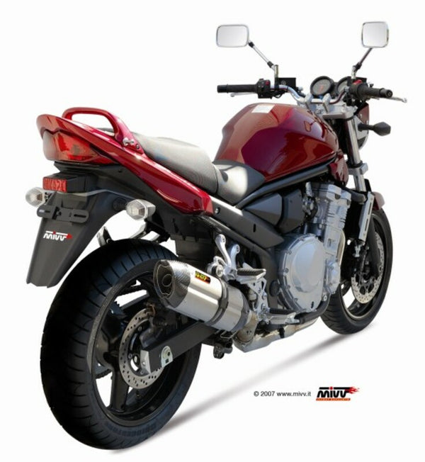 MIVV SUONO Stainless/Carbon End Cap Slip-On monterad på Suzuki GSF650 Bandit, visad bakifrån med sportig design och högkvalitativt avgassystem.