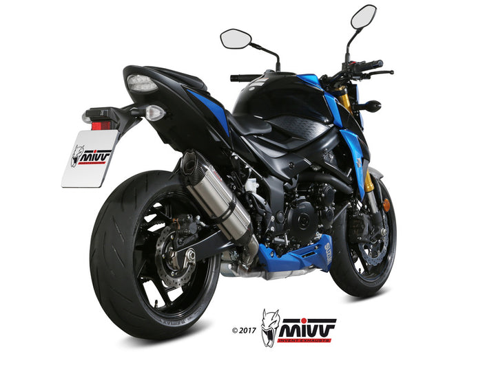 Bakre vy av Suzuki GSX-S750 med MIVV Suono Steel Black ljuddämpare, perfekt passform och stilren racingkänsla.