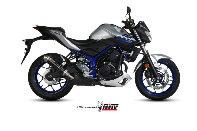 MIVV GP Black Stainless Steel Muffler Stainless Steel End Cap Yamaha MT-04 Y.055.LXB monterad på Yamaha MT-04 motorcykel, visad från sidan.