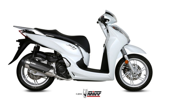 MIVV Urban Full Exhaust System i rostfritt stål med svart ABS slutstycke monterat på Honda SH300 C.HO.0007.K, sidovy av skoter.