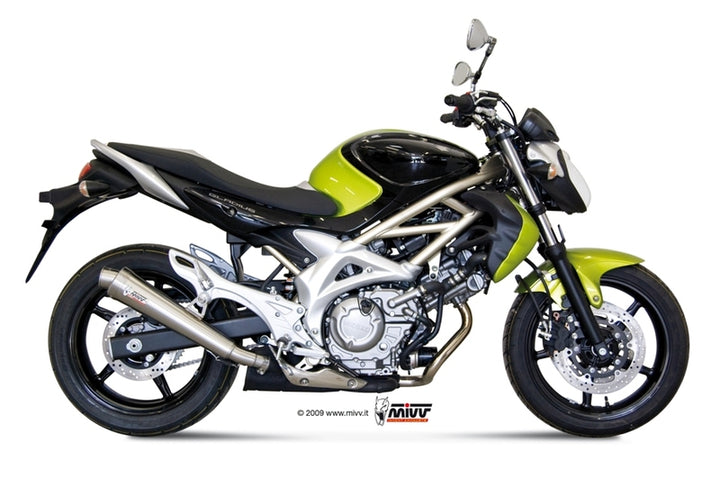 Sidovy av Suzuki Gladius 650 med installerat MIVV X-CONE Stainless Slip-On avgassystem 00.73.S.035.LC3, optimerad för prestanda.