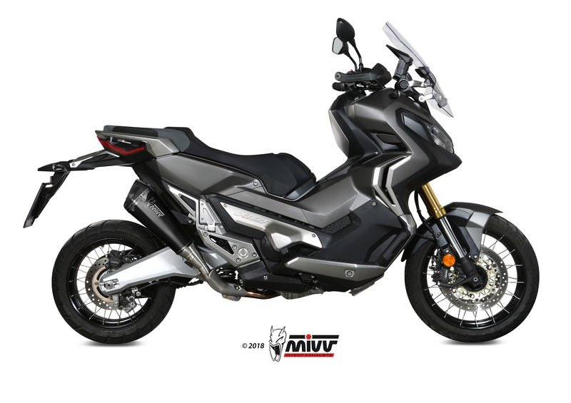 MIVV Delta Race Muffler Steel Black/Carbon End Cap monterad på Honda X-ADV 750 H.066.LDRB, sportigt avgassystem för optimal prestanda.