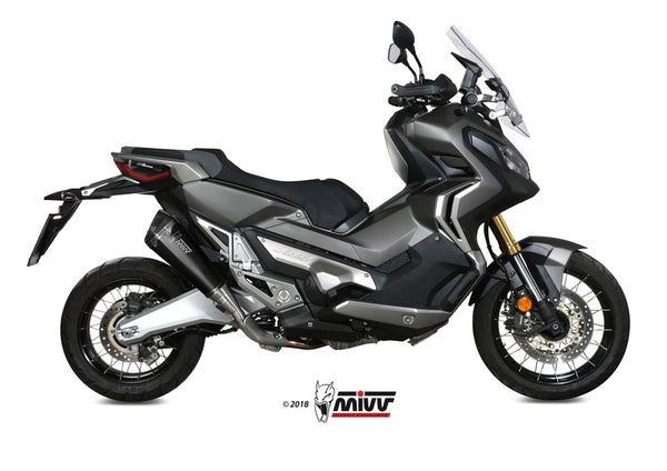 MIVV Delta Race Muffler Steel Black/Carbon End Cap monterad på Honda X-ADV 750 H.066.LDRB, sportigt avgassystem för optimal prestanda.