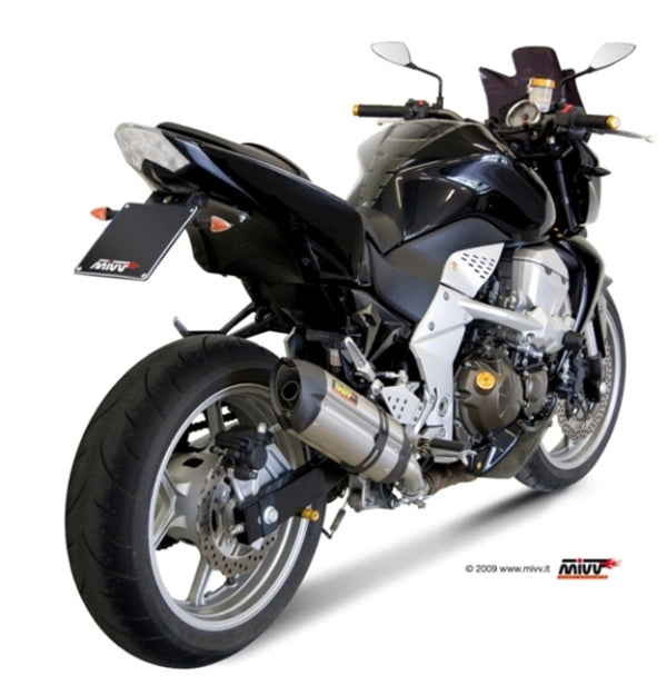 MIVV SUONO Stainless/Carbon End Cap Slip-On monterad på Kawasaki Z750 K.018.L7, visad bakifrån med fokus på avgassystemet.