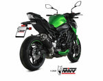 Bakifrån vy av Kawasaki Z900 med MIVV Delta Race Silencer Steel Black/Carbon End Cap K.052.LDRB installerad, stilren och kraftfull look.