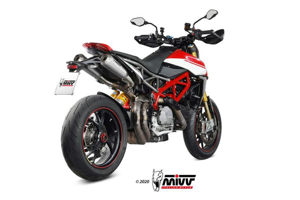 MIVV X-M1 Dual Silencer i titan/rostfritt monterad på Ducati Hypermotard 950/SP, visad bakifrån med sportig design och dubbla ljuddämpare.