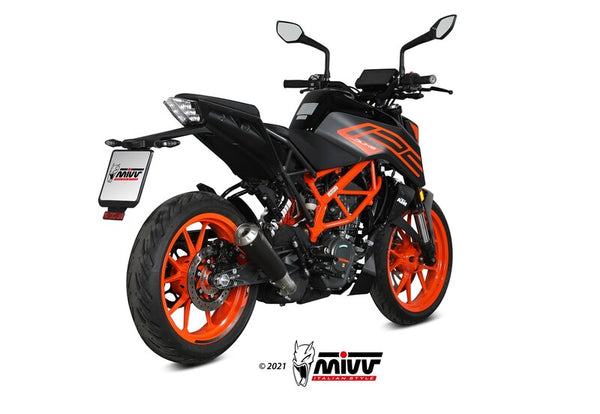 MIVV X-M1 Silencer complete monterad på KTM 125 Duke KT.025.LC4B, visad bakifrån med sportig design och orange fälgar. Perfekt för motorcykeltillbehör.