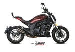 Sidovy av Benelli 502C med MIVV Double Gun Silencer Titanium E.005.LDG installerad. Premium avgassystem för reservdelar och tillbehör.