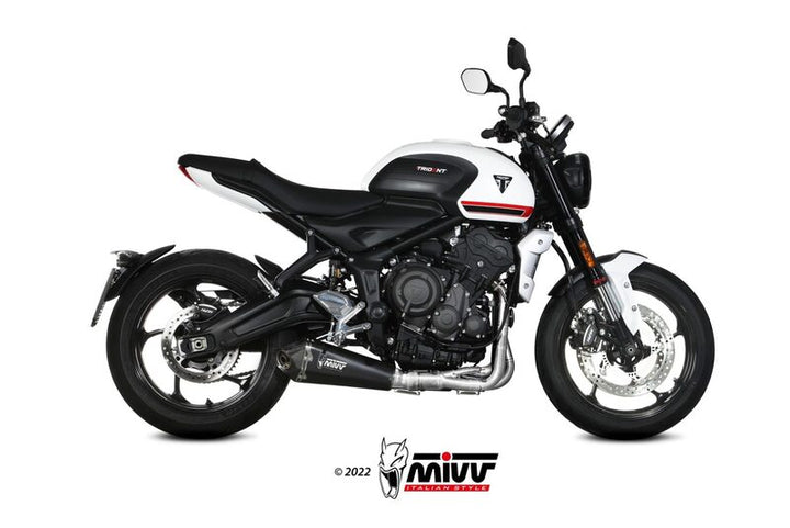 Sidovy av Triumph Trident 660 utrustad med MIVV Delta Race Full Exhaust System Steel Black/Carbon, perfekt för prestanda och stil.