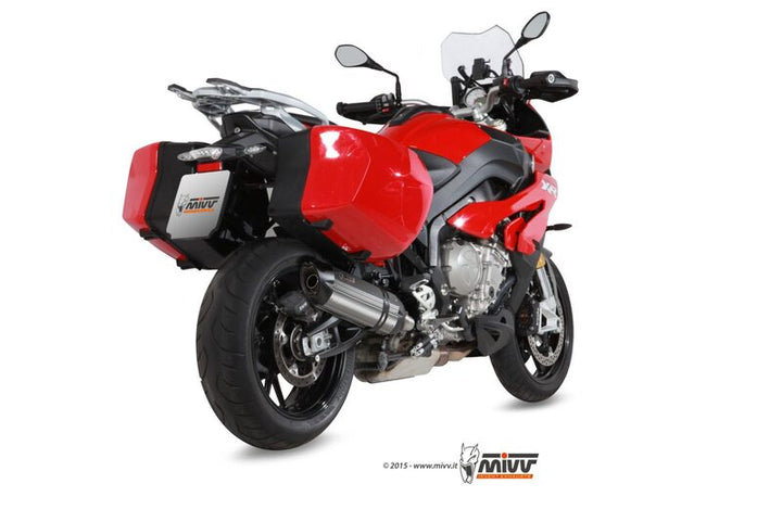 Bakre vy av BMW S1000XR 15-19 med MIVV Suono Slip-On Muffler i rostfritt stål installerad. Idealisk reservdel inom fordonstillbehör.