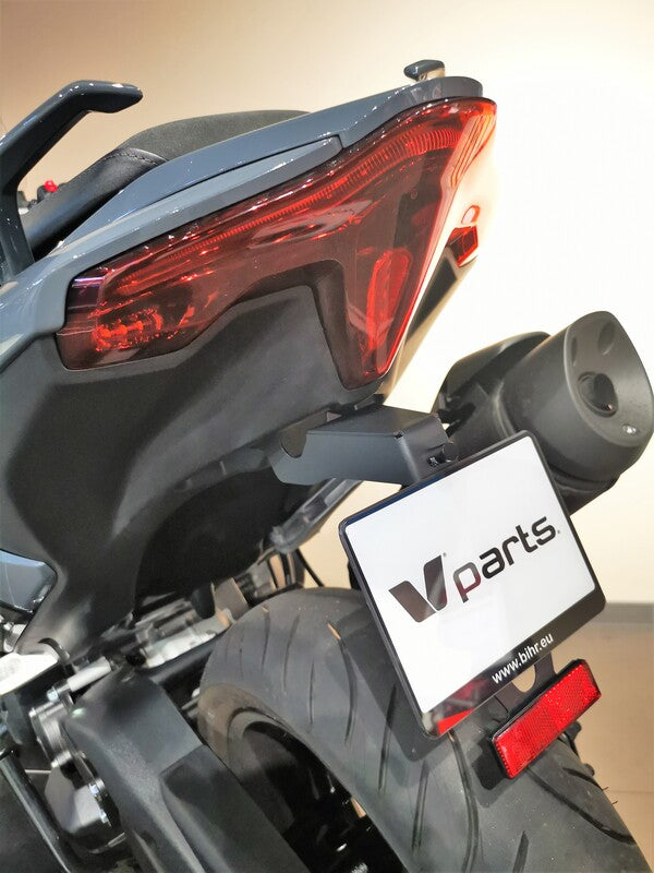 V Partu numura zīmes turētājs-Yamaha T-Max 560 C8-PY041