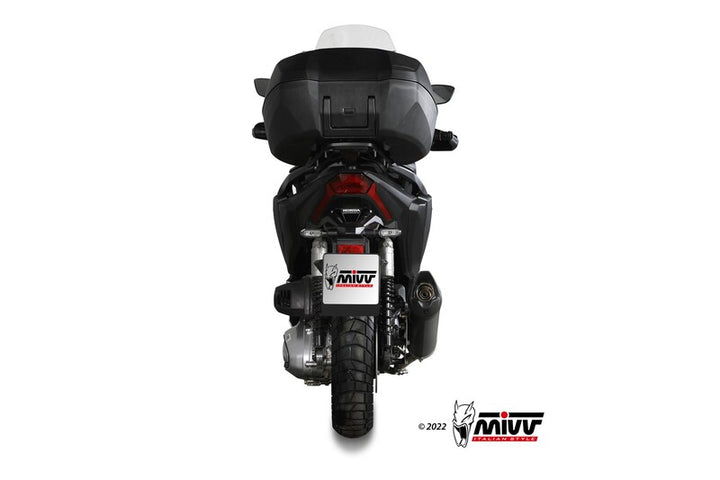 Bakre vy av Honda ADV 350 med MIVV Mover Silencer MV.HO.0004.LV. Sportigt avgassystem för motorcykelreservdelar och tillbehör.