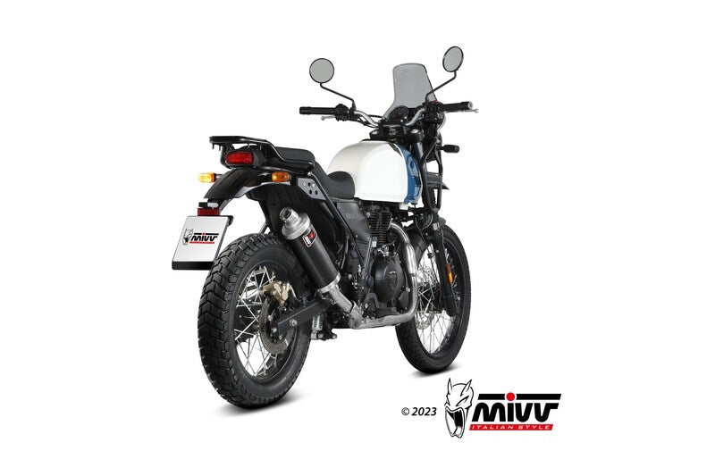 MIVV Dakar Silencer RE.003.LDKB monterad på Royal Enfield Himalayan, bakifrån med fokus på ljuddämparen. Perfekt för reservdelar och tillbehör.
