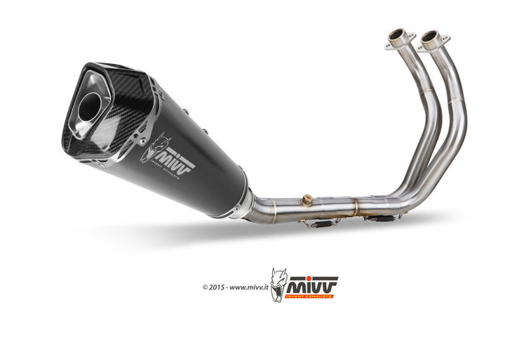 MIVV Delta Race Full Exhaust System Y.074.LDRB avbildat separat, visar hela avgassystemet i rostfritt stål med kolfiberändstycke.