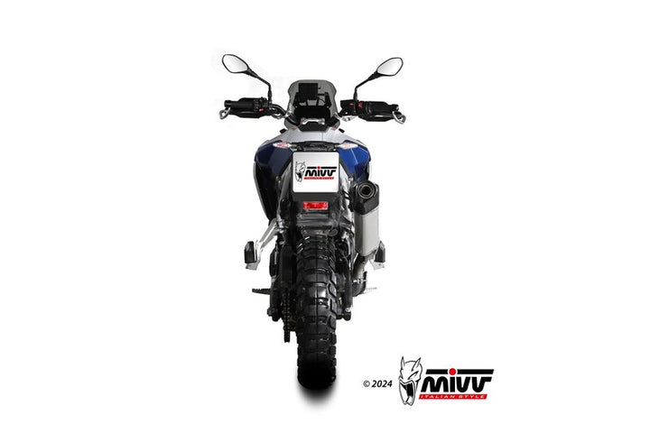 Bakifrån vy av motorcykel med installerad MIVV Speed Edge Silencer B.043.LRX, optimerad för prestanda och stil inom reservdelar och fordonstillbehör.