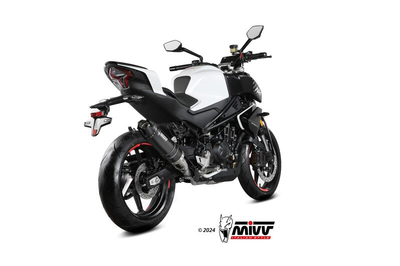 MIVV AK-1 Silencer CF.004.LZK monterad på sportmotorcykel, bakifrån med fokus på avgassystemet. Perfekt för reservdelar och tillbehör.
