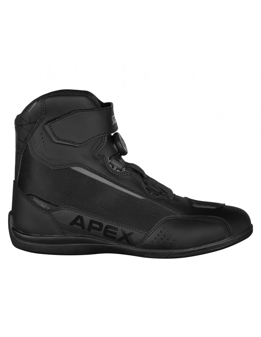 Sidovy av Seca Unisex Mc-Skor Apex Pro Svart med texten 'Apex' och ventilerande paneler för komfort och stil.