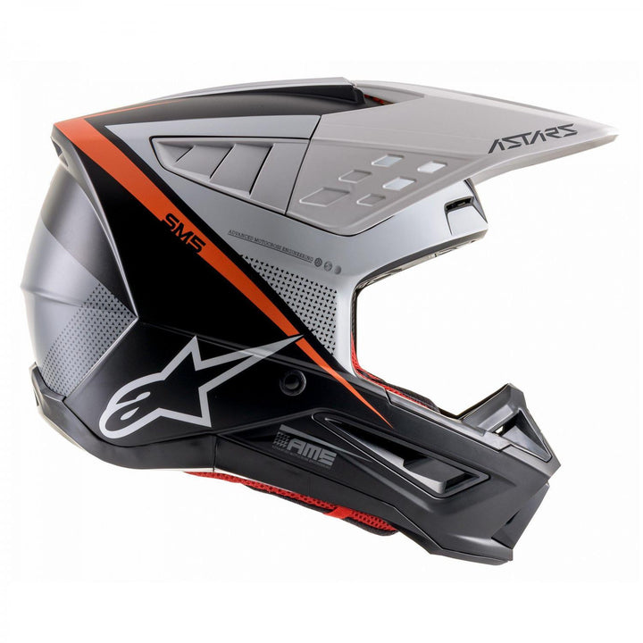 Alpinestars SM5 Rayon Cross Mc-Hjälm med aerodynamisk design i mattsvart, vit och fluo-orange. Perfekt för motocross med optimal skyddsnivå.