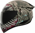 Sidovy av Icon Domain™ Hjälm med monsterinspirerad design och aerodynamisk form. Kombinerar skydd och unikt utseende.
