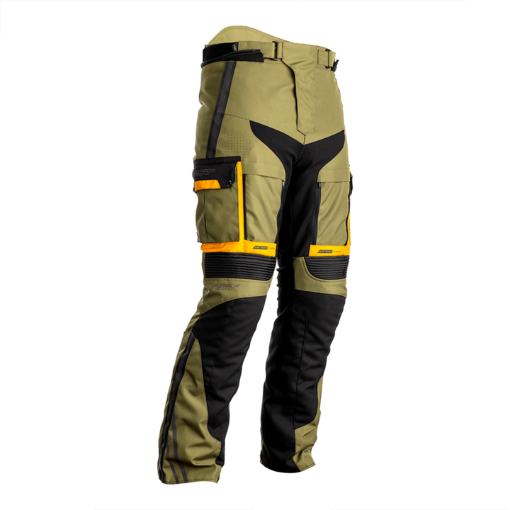 RST Textil Mc-Byxor Adventure-X Khaki med slitstarkt textilmaterial, justerbar midja och flera fickor. Perfekt för motorcykeläventyr.